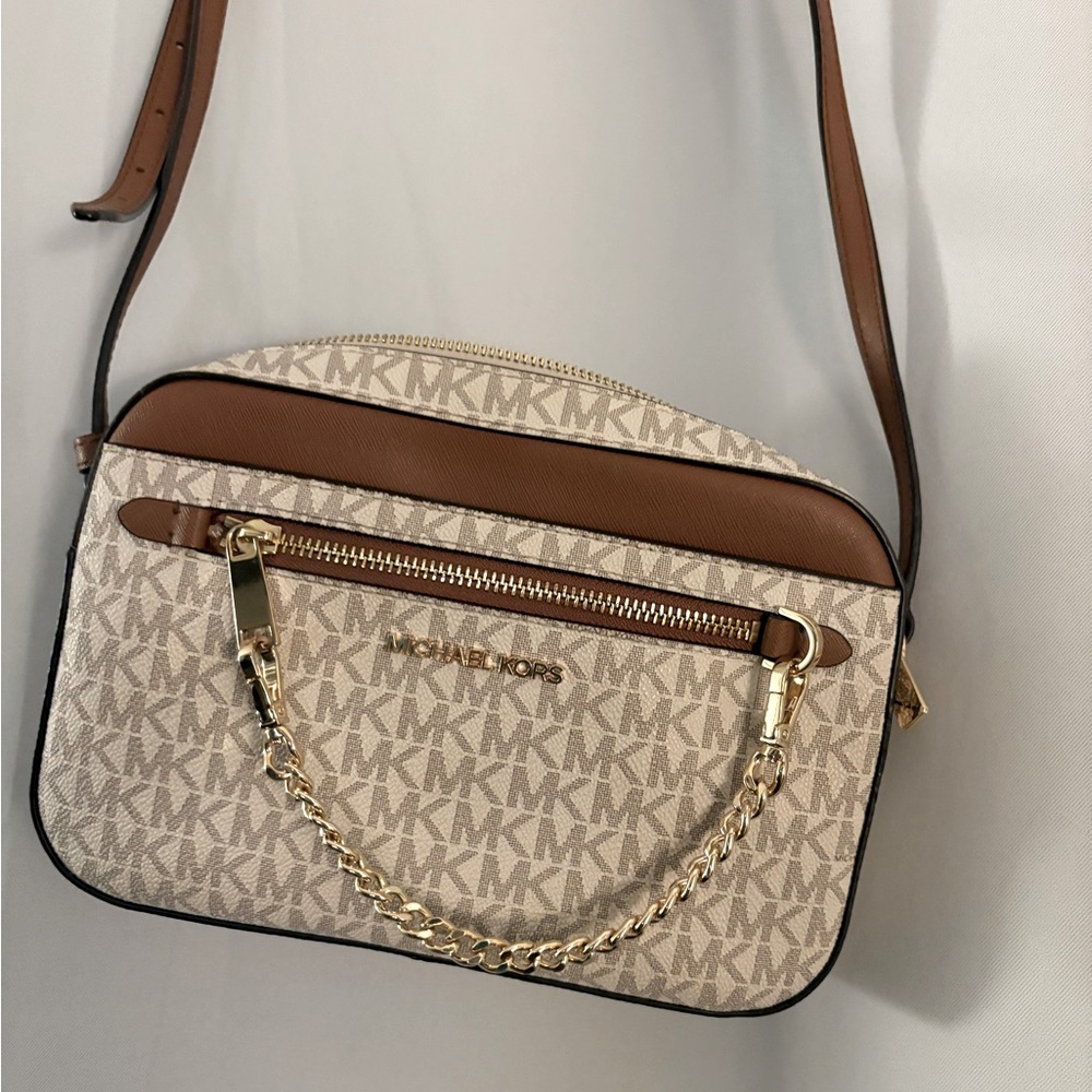 Jet Set Large Logo Crossbody Bag